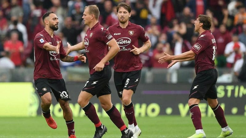 quá trình thành lập CLB bóng đá Salernitana