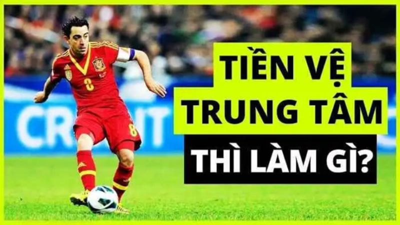 Nhiệm vụ của một tiền vệ trung tâm trong trận đấu là gì?